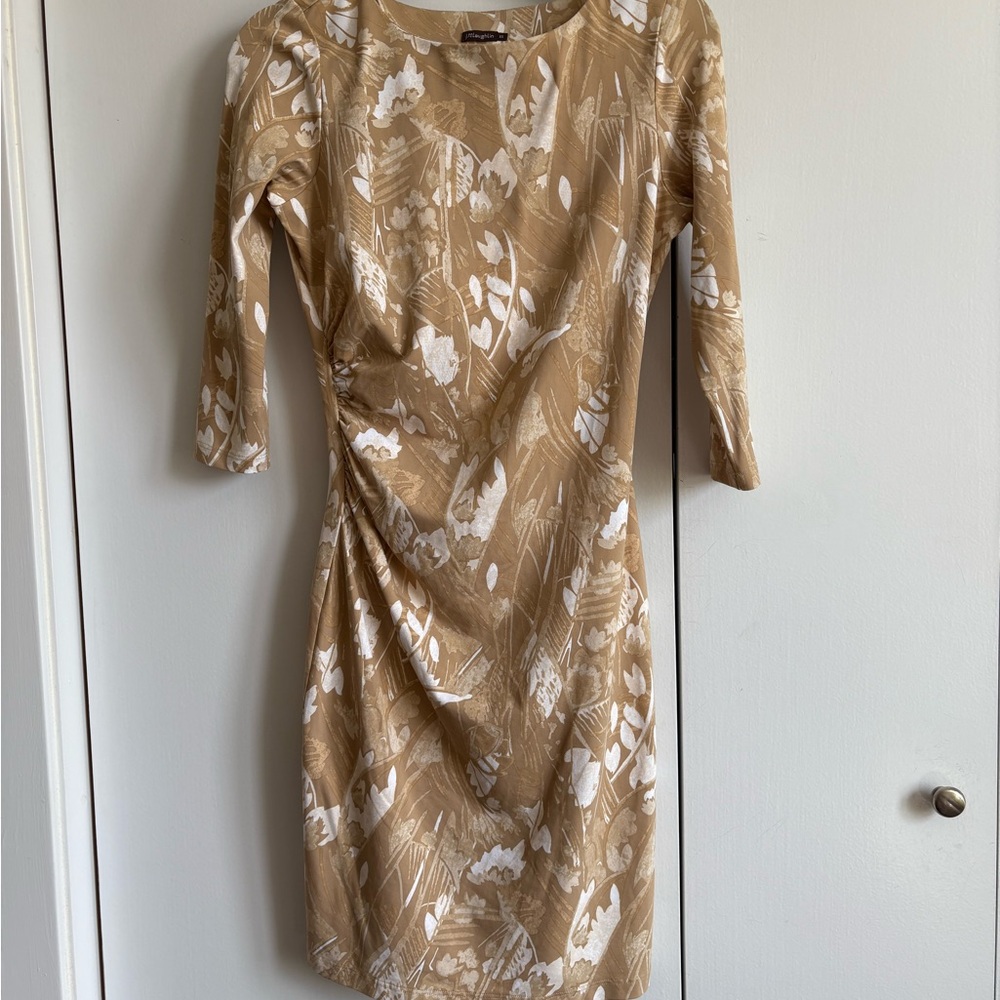 J McLaughlin Sage Dress Women XS Tan White Ruched Side 3/4 Sleeve Sheath Dress